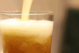 百年酒厂精酿原浆，一口回到民国，畅饮那份最初的香醇与畅快图片