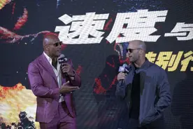 《速度与激情》飙到广州，巨石强森和杰森·斯坦森七夕打情骂俏图片