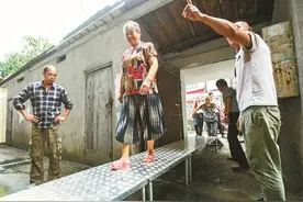 众志成城，我市干群全力防御“利奇马”图片