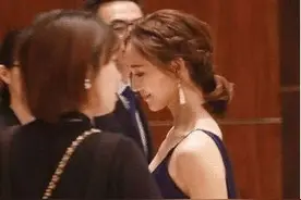 张钧甯身材有多撩人？看到路人镜头下的她，不愧是彭于晏的女神图片