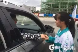 不舍！这次分离让人泪目图片