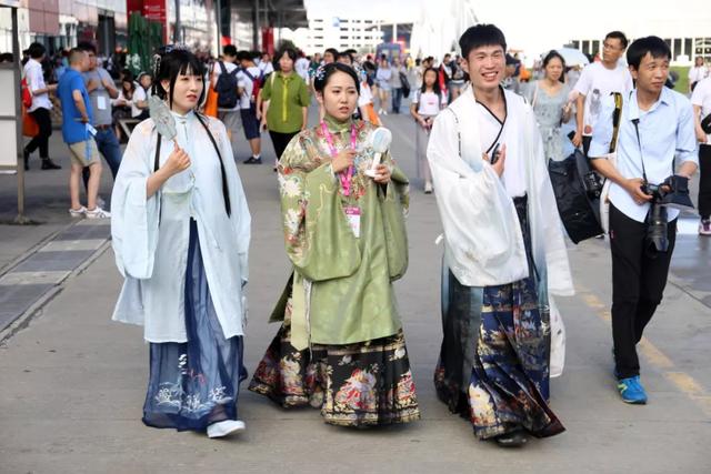 与电子偶像“结婚”:这样的宅文化你真懂吗?