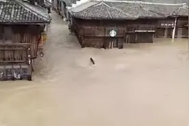 浙江临海全城被淹，急缺冲锋舟！