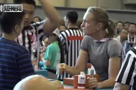 香港女警卫冕“世警会”掰手腕比赛冠军视频封面