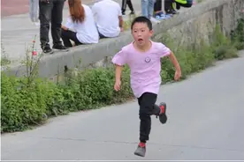 黑水县举办2019年“全民健身日”登山跑竞赛图片
