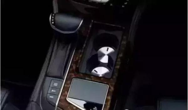 自动挡汽车，是怎么升挡和降挡的？