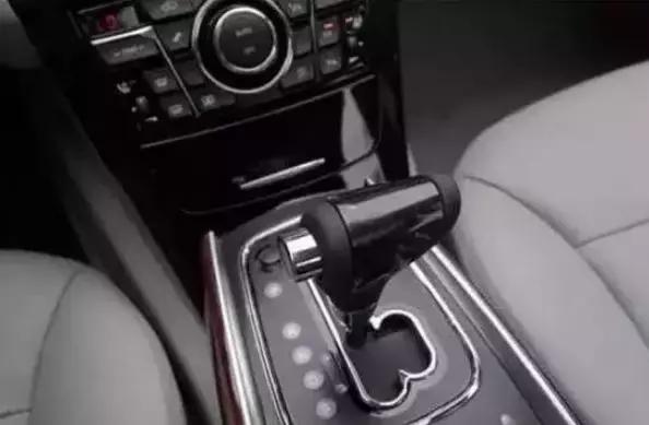 自动挡汽车，是怎么升挡和降挡的？
