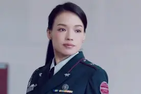 鹦鹉话外音：《上海堡垒》鹿晗暗恋舒淇难度是不是太大了点？视频封面