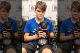 美国15岁男孩因患病遭同学欺负 与一只六条腿小狗成朋友图片