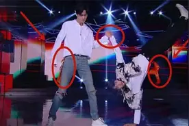王一博跟肖战两人是什么默契，上快本丢要用同款挂件，被虐到了图片