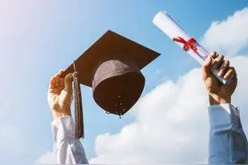 四川高考录取专科批投档13日开始 共向1114所院校投出档案13万余份视频封面