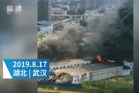 每经18点 | Coach回应刘雯解约：从未考虑过索赔；武汉一废弃厂房起火无伤亡，暂未排除人为纵火可能图片