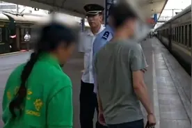 精神异常女子流浪5年后与子相聚视频封面