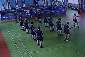 突然警铃大响!舞蹈老师教消防员跳舞,跳着跳着一个转身人全不见了视频封面