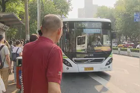 升级版“95路”来了！首次早高峰考试成绩如何？视频封面