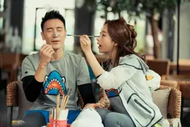 再不会穿情侣装，你就真的没女朋友了，这份情侣装指南请收下吧图片