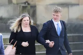 英国男子侵犯好哥们女友，陪审团认为其无罪，因为他当时正梦游图片