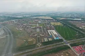 空中俯瞰上海自贸区临港新片区视频封面