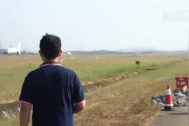 探秘蓝天“城管”：鸟击防范员视频封面