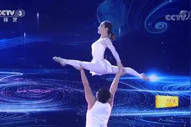 杂技小夫妻《爱的力量》惊艳全场，托举撑出一片天，迎来美满人生视频封面