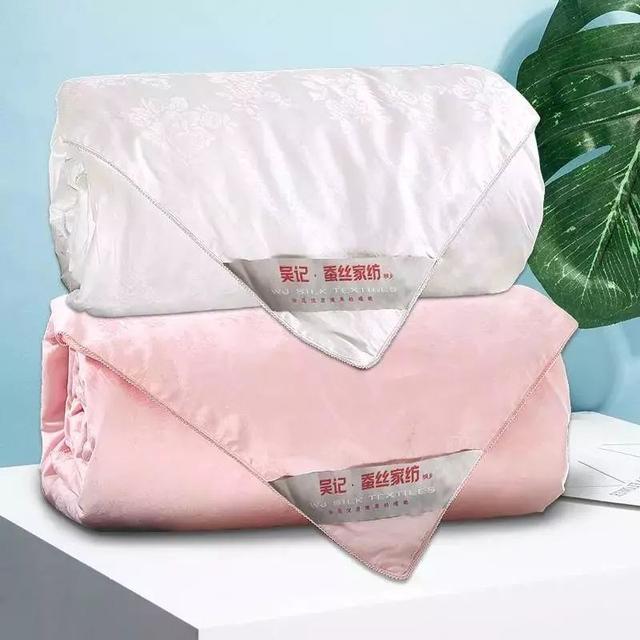 蚕丝被被曝光了！被子盖的不对，对身体有哪些危害，不知道的赶紧看看...