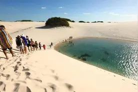 巴西神秘沙漠，突然出现数千湖泊，如同璀璨绿宝石图片