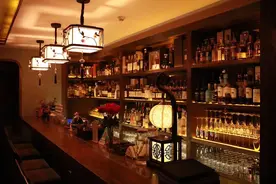 隐匿在居民巷的小酒馆，深夜解忧百样人生丨福利图片