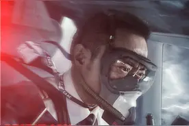 《中国机长》发布新海报，重复三次的“Mayday”是什么意思？图片