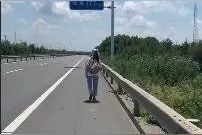 虎妈带12岁女儿7天徒步180公里到南京：劳其筋骨才能直视生活痛苦