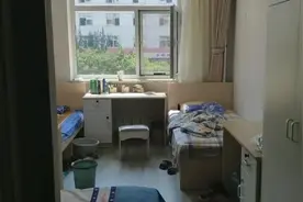 遭“天价住宿服务费”，学生反诉后勤公司视频封面