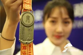第33届泰山国际登山节登山比赛9月7日起跑图片
