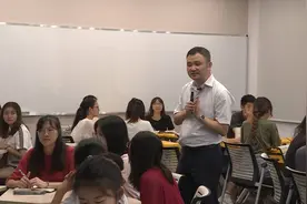 华师思政课：挑战“三分钟定律”视频封面