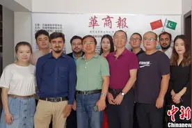 中新社访问团走访巴基斯坦华文报纸《华商报》图片