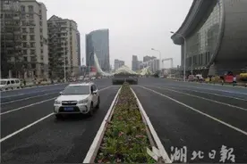 好消息！武汉光谷广场鲁磨路隧道通车图片