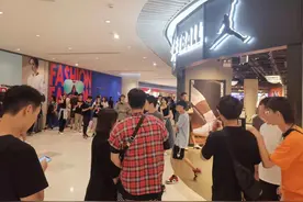 从“以贩养穿”到年盈利超20万“炒鞋”很火，但“泡沫”已显图片