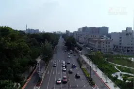快闪！中国一汽千名青年唱响《我和我的祖国》视频封面