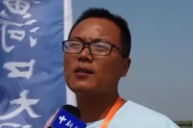 山东黄河口大闸蟹正式开捕，身宽体胖的大闸蟹，张牙舞爪跃出水面