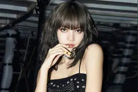 Lisa腰围51cm！低头量量自己的，我沉默了…图片