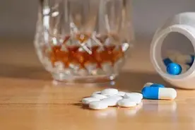 科普｜除了头孢，吃了这7类药物后饮酒也会致命！越早知道越好图片