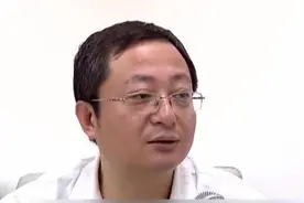 巨婴！老母亲没给他把药剥好，30岁男子竟连铝箔一起误吞了视频封面
