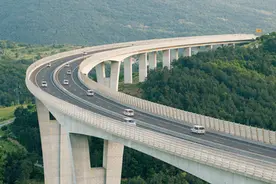 为什么高速公路最高时速120km/h？揭晓答案图片