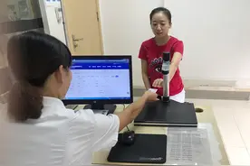 不用跑车管所 重庆186家医疗机构也能换驾驶证图片