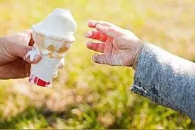 辟谣：孩子再热也不能给他吃冷饮，对身体不好？这句话有依据吗？图片