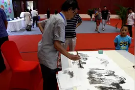 一笔一墨诉真情 楹联书画家挥毫迎国庆视频封面