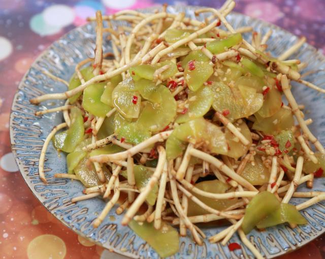 天气转凉吃点啥？正宗的川味冒菜，吃上一口就停不下来