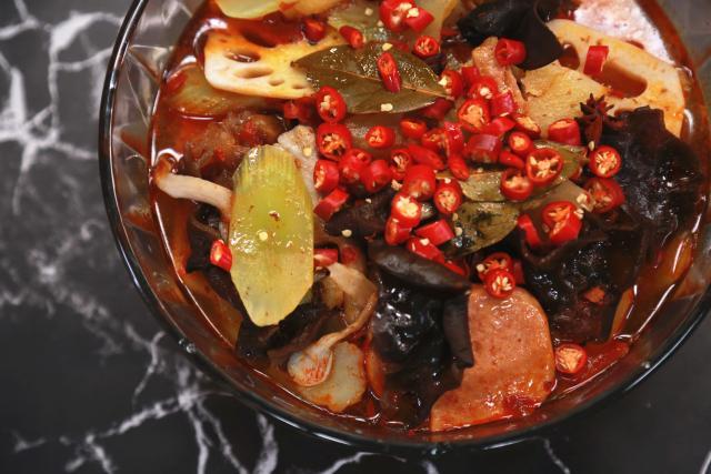 天气转凉吃点啥？正宗的川味冒菜，吃上一口就停不下来