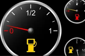 当油表灯亮了以后还能行驶多少公里？对车有伤害吗？车主快看看吧图片