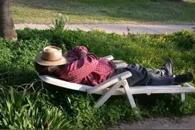 "中国人睡午觉浪费时间？瑞士科学家：午睡可大幅降低心脏病发病率"图片