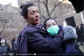 肖战搂李沁脖子显亲昵 还被对方称为“妇女之友”图片