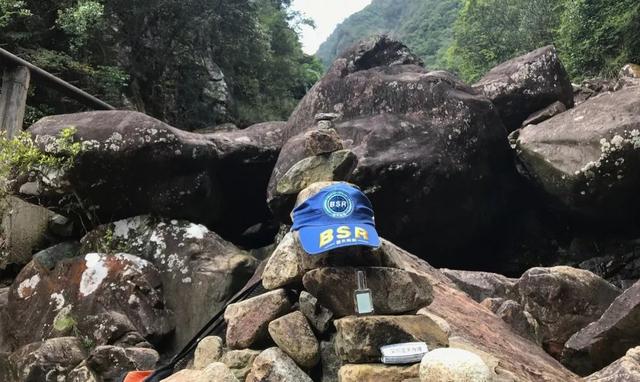 雨寒迷你世界铺助器（争议声中的民间救援两位蓝天救援队员命陨白马山）